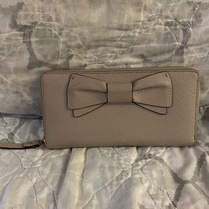 Kate spade Olive drive Lacey bone grey wallet